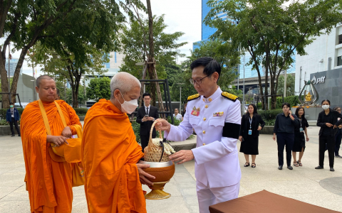 พิธีตักบาตร01